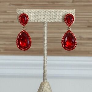 Stunning red stone teardrop earrings.  Super luxe.
NEVER WORN